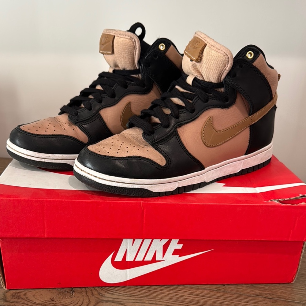 Nike High-Top Sneakers - Black and Tan